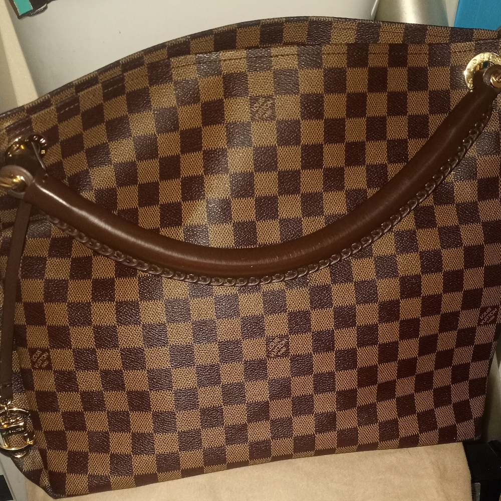 Womens Large Hobo ("L.Vtn.") Style Bag